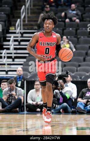 05 mars 2020: DJ Horne (0), garde de Redbirds de l'État de l'Illinois, porte le terrain de balle dans le début de la conférence de la vallée du Missouri tournoi des hommes entre les Bulldogs de Drake et les Redbirds de l'État de l'Illinois. Organisé au Centre entreprise de St. Louis, Mo Richard Ulreich/CSM Banque D'Images