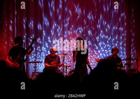 Porto, Portugal. 05 mars 2020. Porto, PORTUGAL - 05 MARS 2020: Channy Leaneagh du groupe American synth-pop, Poliça se produit en direct sur scène au Hard Club de Porto. Crédit: Sopa Images Limited/Alay Live News Banque D'Images