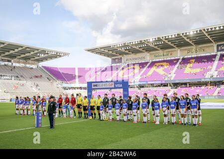 Orlando, Floride, États-Unis. 5 mars 2020. L'Espagne et le Japon prennent le terrain lors des cérémonies d'ouverture du match de la coupe Shebelieves Espagne contre le Japon au stade Explororia à Orlando, En Floride, le 5 mars 2020. Crédit: Cory Knowlton/Zuma Wire/Alay Live News Banque D'Images