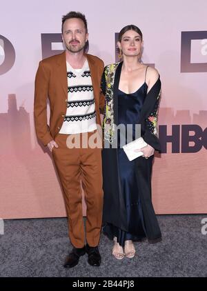 Le 5 mars 2020, Hollywood, Californie, États-Unis : Aaron Paul et Lauren Parsekian arrivent pour la première saison HBOÃs Ã”WestworldÃ 3 au Théâtre chinois. (Image de crédit : © Lisa O'Connor/ZUMA Wire) Banque D'Images