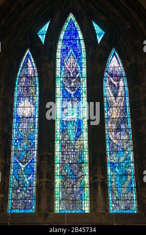 La Millennium Window de la cathédrale de Glasgow, une vitrail moderne dévoilée par la princesse Royal en 1999 Banque D'Images