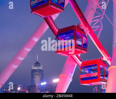 Central plaza, et la roue d'observation, Hong Kong, Chine. Banque D'Images