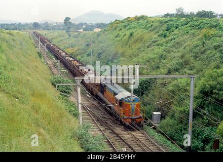 Moteur diesel, train de marchandises ferroviaires, Lonavala, Khandala, Maharashtra, Inde, Asie Banque D'Images