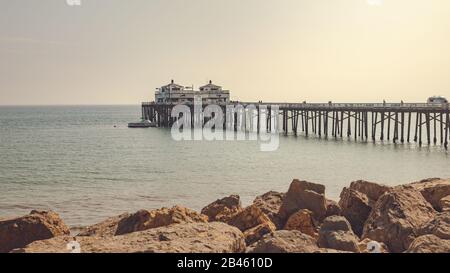 Malibu, Californie - 17 Février 2020 : Scène De Malibu Pier Beach Banque D'Images