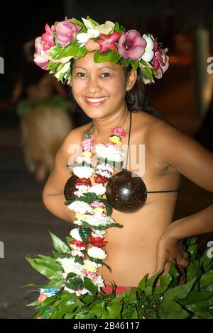 Danseurs Poynesian à Tahiti Banque D'Images