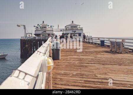 Malibu, Californie - 17 Février 2020 : Scène De Malibu Pier Beach Banque D'Images