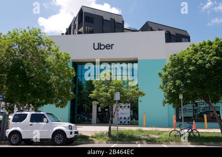 Brisbane, Queensland, Australie - 29 janvier 2020 : bureau de construction Uber à Brisbane, Australie. Uber offre des services qui incluent le déharing pair à pair Banque D'Images