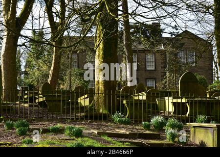 Musée Du Parsonage D'Haworth , Début Du Printemps, Pays Bronte, Yorkshire De L'Ouest Banque D'Images