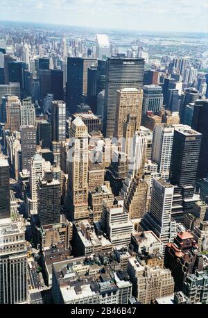 New York City, Creation of Man, MetLife Building, Etats-Unis d'Amérique, USA, 1999, ancienne image du 1900 Banque D'Images