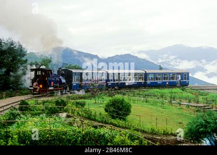 Darjeeling Himalayan Railway, DHR, Toy train, Batasia Loop, New Jalpaiguri , Ghum, Ghoom, Bengale occidental, Inde, Asie Banque D'Images