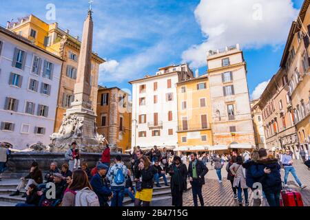 Fontana del Pantheon, Piazza della Rotonda, centro storico, Rome, Italie Banque D'Images