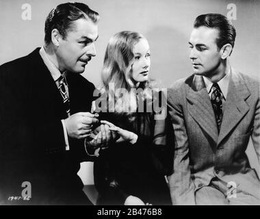 Brian DONLEVY VERONICA LAKE et ALAN LADD Posaient Publicité Portrait pour LE DIRECTEUR DE LA TOUCHE DE VERRE 1942 STUART HEISLER basé sur le roman DE DASHIELL HAMMETT costume design EDITH HEAD Paramount Pictures Banque D'Images