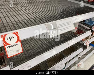 Narre Warren, Victoria Australie - 6 mars 2020 - Vider les étagères salines dans un supermarché causé par l'achat de panique pendant la pandémie de covid de conrona. Crédit: Sarah Richardson/Alay Live News Banque D'Images