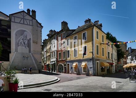 France, Chalon-sur-Saône, Place du Théâtre, arts de la rue sur la place du Théâtre, fresque, Illusion optique Banque D'Images