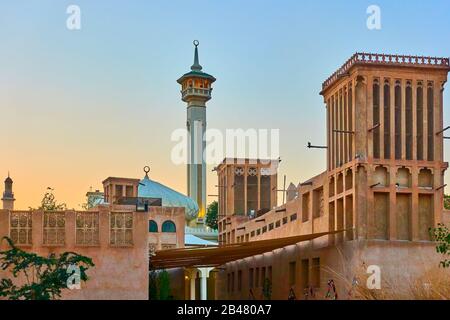 Al Fahidi Historical Neighborhood dans le Vieux Dubaï le soir, Emirats Arabes Unis Banque D'Images