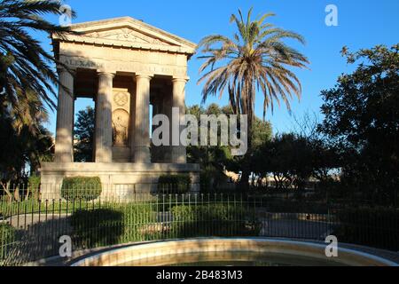 monument à alexander ball dans les jardins inférieurs de barrakka à la valette (malte) Banque D'Images