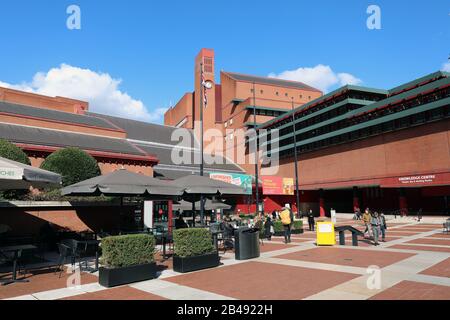 Londres / Royaume-Uni – 6 mars 2020 : extérieur de la British Library sur Euston Road, Londres Banque D'Images