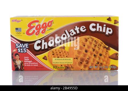 Irvine, Californie - 29 janvier 2014 : un forfait De Gaufres à puce au chocolat Eggo. Lors de la première présentation du produit, on l'appelait Froffles, pour Les Gaufres congelées Banque D'Images