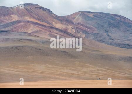 La montagne De Sept couleurs dans le désert de Siloli de l'Altiplano bolivien. Banque D'Images