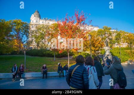 Les Touristes Près De Ritz Hotel. Madrid, Espagne. Banque D'Images