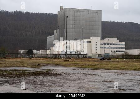 06 mars 2020, Rhénanie-du-Nord-Westphalie, Beverungen-Würgassen: Vue extérieure de l'ancienne centrale nucléaire de Würgassen. La Gesellschaft für Zwischenlagerung (BGZ) prévoit un centre logistique pour les déchets radioactifs de faible et intermédiaire pour le dépôt Konrad en Basse-Saxe sur le site de l'ancienne centrale nucléaire de Würgassen. Photo: Swen Pförtner/Dpa Banque D'Images