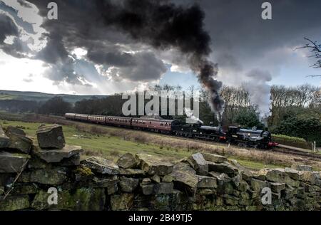 Irwell Vale, Rossendale, Lancashire, 06 Mars 2020. Le premier jour du gala annuel de printemps sur le chemin de fer East Lancashire. Un train à vapeur sort de l'arrêt Irwell Vale au cœur de la campagne du Lancashire. Crédit: Paul Heyes/ Alay Live News Banque D'Images