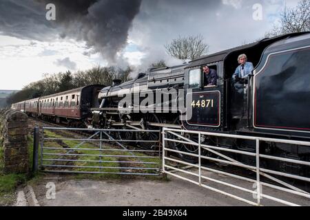 Irwell Vale, Rossendale, Lancashire, 06 Mars 2020. Le premier jour du gala annuel de printemps sur le chemin de fer East Lancashire. Un train à vapeur sort de l'arrêt Irwell Vale au cœur de la campagne du Lancashire. Crédit: Paul Heyes/ Alay Live News Banque D'Images