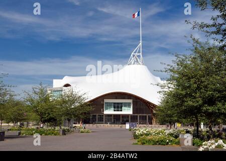 France, Moselle, Metz, quartier de l'Amphithéâtre, Centre Pompidou Metz, centre d'art conçu par les architectes Shigeru Ban et Jean de Gastines Banque D'Images