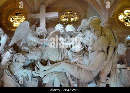France, Meuse, Saint Mihiel, Église Saint-Étienne, le Sépulcre ou l'entombment du sculpteur Ligier Richier (XVIe siècle), le Christ mort porté par Nicodemus et Joseph d'Arimathea, aux pieds de Marie-Madeleine Banque D'Images