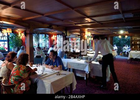 France, Bas Rhin, Strasbourg, vieille ville classée au patrimoine mondial par l'UNESCO, la petite France District, la Maison des Tanneurs restaurant Banque D'Images
