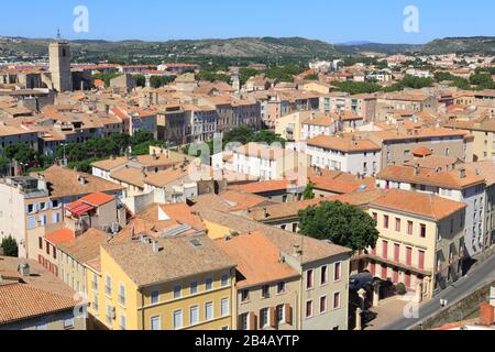 France, Aude, Narbonne, vue sur le centre historique avec le Quai Dillon au premier plan et l'église Saint Paul à Narbonne en arrière-plan Banque D'Images