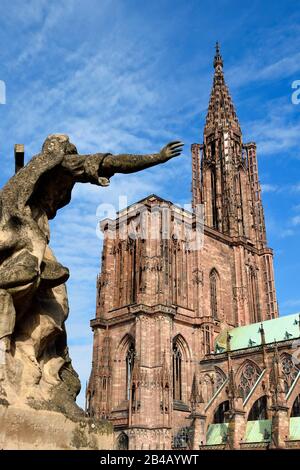 France, Bas Rhin, Strasbourg, vieille ville classée au patrimoine mondial par l'UNESCO, cathédrale notre Dame vue du Palais Rohan Banque D'Images