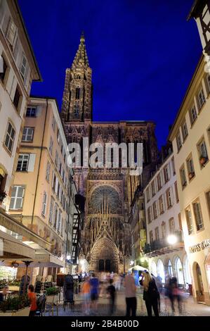 La France, Bas Rhin, Strasbourg, vieille ville classée au Patrimoine Mondial de l'UNESCO, la cathédrale de Notre-Dame, la façade ouest Banque D'Images