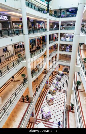 Intérieur du grand centre commercial Suria llcc de Petronas Towers, Kuala Lumpur, Malaisie, Asie Banque D'Images