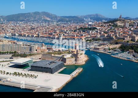 France, Bouches du Rhône, D4, Mucem ou Musée des civilisations en Europe et en Méditerranée, architecte Rudy Ricciotti et Roland Carta et Villa Méditerranée par Stéphane Boeri et fort Saint Jean et le Vieux-Port (vue aérienne) Banque D'Images