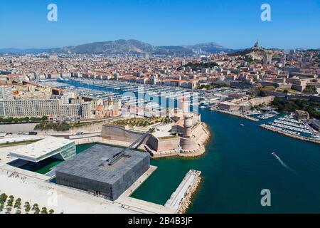 France, Bouches du Rhône, D4, Mucem ou Musée des civilisations en Europe et en Méditerranée, architecte Rudy Ricciotti et Roland Carta et Villa Méditerranée par Stéphane Boeri et fort Saint Jean et le Vieux-Port (vue aérienne) Banque D'Images