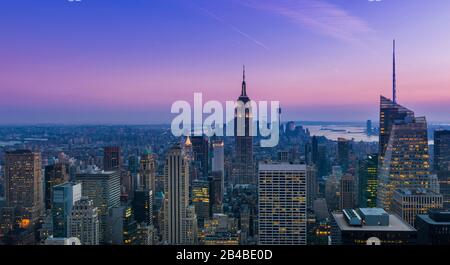 États-Unis, New York, New York City, Manhattan, Midtwon Vue D'Ensemble Au Coucher Du Soleil Banque D'Images