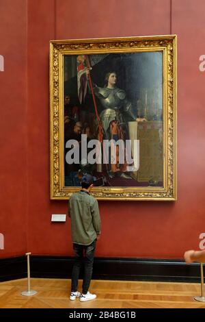 France, Paris, site classé au patrimoine mondial de l'UNESCO, musée du Louvre, galerie de peinture française de 1780 à 1850, Jeanne d'Arc au couronnement du roi Charles 7 à Reims Cathédrale, par Jean Auguste Dominique Ingres Banque D'Images