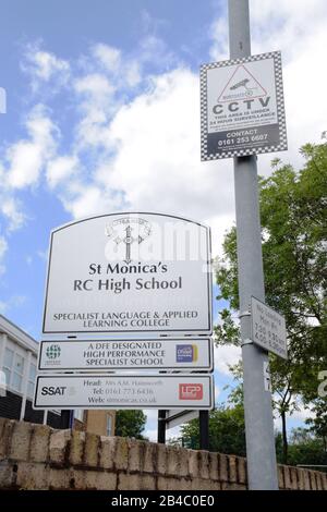 St. Monica's RC High School: Une spécialisation en langue et en apprentissage appliqué Colleg près de Heaton Park dans le Grand Manchester. Banque D'Images