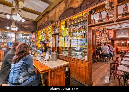 Le bar à cocktails historique la Confiteria, Barcelone, Catalogne, Espagne Banque D'Images