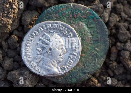 Ancienne pièce d'argent romaine montrant le portrait de l'empereur Banque D'Images