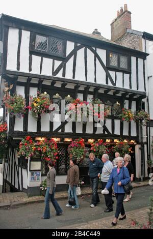 The Cherub Inn, Higher Street, Dartmouth, South Devon, Angleterre, Royaume-Uni: Bâtiment à colombages datant de 1380 Banque D'Images