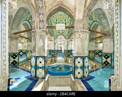 Kashan, Iran. 29 avril 2017. Vue sur la ville de Kashan - le Sultan Amir Ahmad Bath House, également connu sous le nom de Qasemi Bath House dans le centre historique de la ville iranienne de Kashan, pris le 29 avril 2017. | utilisation dans le monde crédit: DPA/Alay Live News Banque D'Images