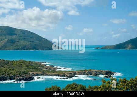 Vue panoramique de l'île Great Camanoe à l'île Guana, Tortola et Little Camanoe sur les îles Vierges britanniques des Caraïbes Banque D'Images