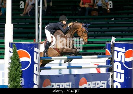 L'Amérique Du Nord, Spruce Meadows 2006, Pepsi Challenge, Hannah Selleck (Usa) À Cheval Bauer Banque D'Images