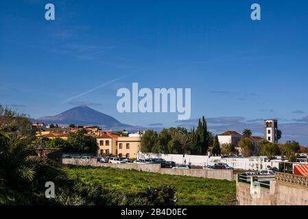 L'Espagne, Iles Canaries, Tenerife, l'île, vue de la ville de Tacoronte et El Teide Banque D'Images