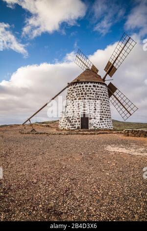 Espagne, Canaries, Fuerteventura Island, La Oliva, moulin à vent traditionnel Banque D'Images