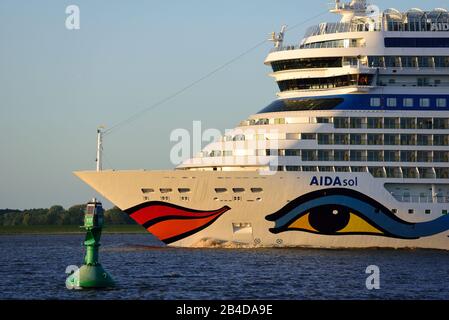 Europe, Allemagne, région métropolitaine de Hambourg, Elbe, navire à passagers AIDAsol Banque D'Images