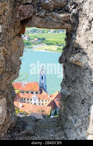 Dürnstein, Wachau, Waldviertel, Krems, Basse-Autriche, Autriche, Europe. Vue de la ruine Dürnstein à la collégiale Banque D'Images