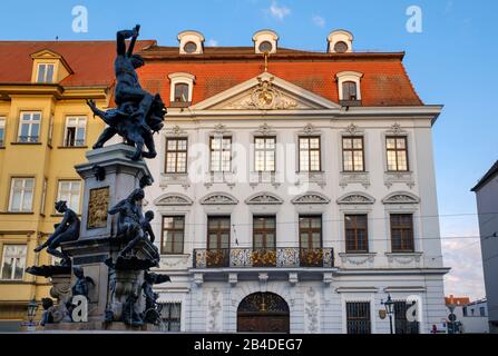 Fontaine Hercules devant Schaezlerpalais, Maximilianstrasse, Augsbourg, Swabia, Bavière, Allemagne Banque D'Images
